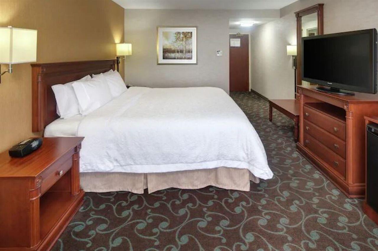 Hampton Inn & Suites By Hilton Toronto Airport Mississauga Bagian luar foto