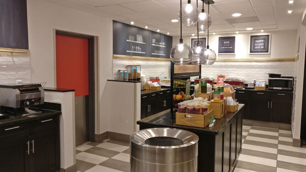 Hampton Inn & Suites By Hilton Toronto Airport Mississauga Bagian luar foto
