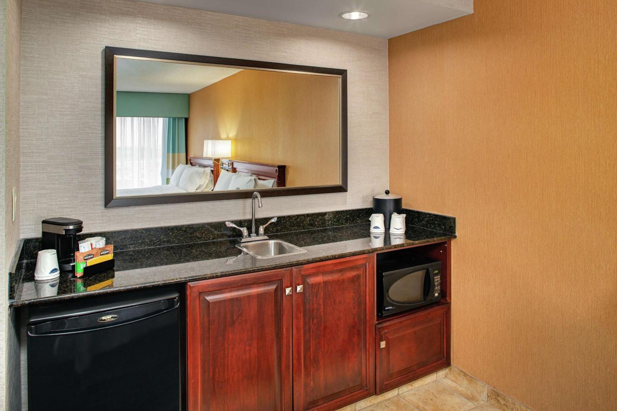 Hampton Inn & Suites By Hilton Toronto Airport Mississauga Bagian luar foto