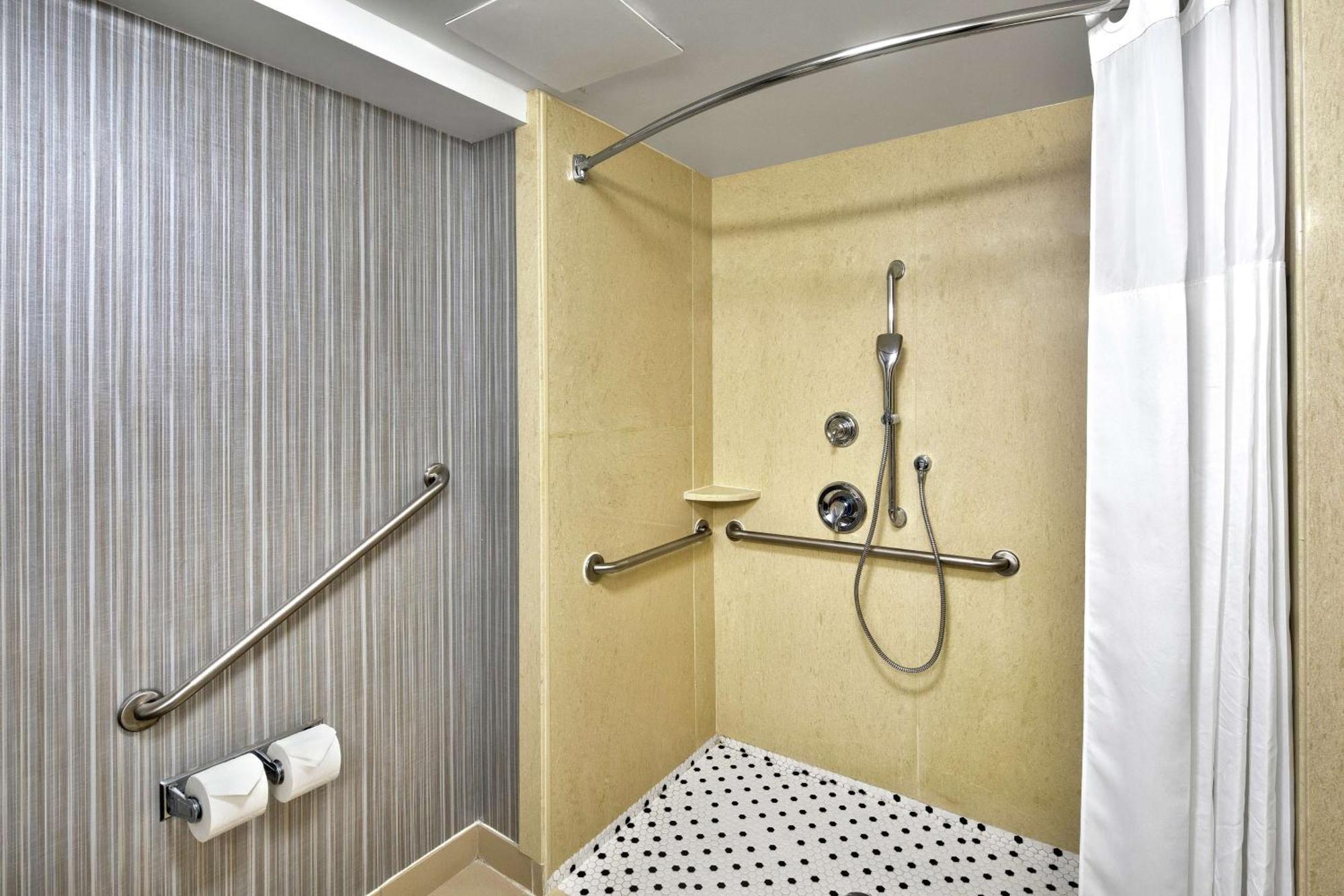 Hampton Inn & Suites By Hilton Toronto Airport Mississauga Bagian luar foto