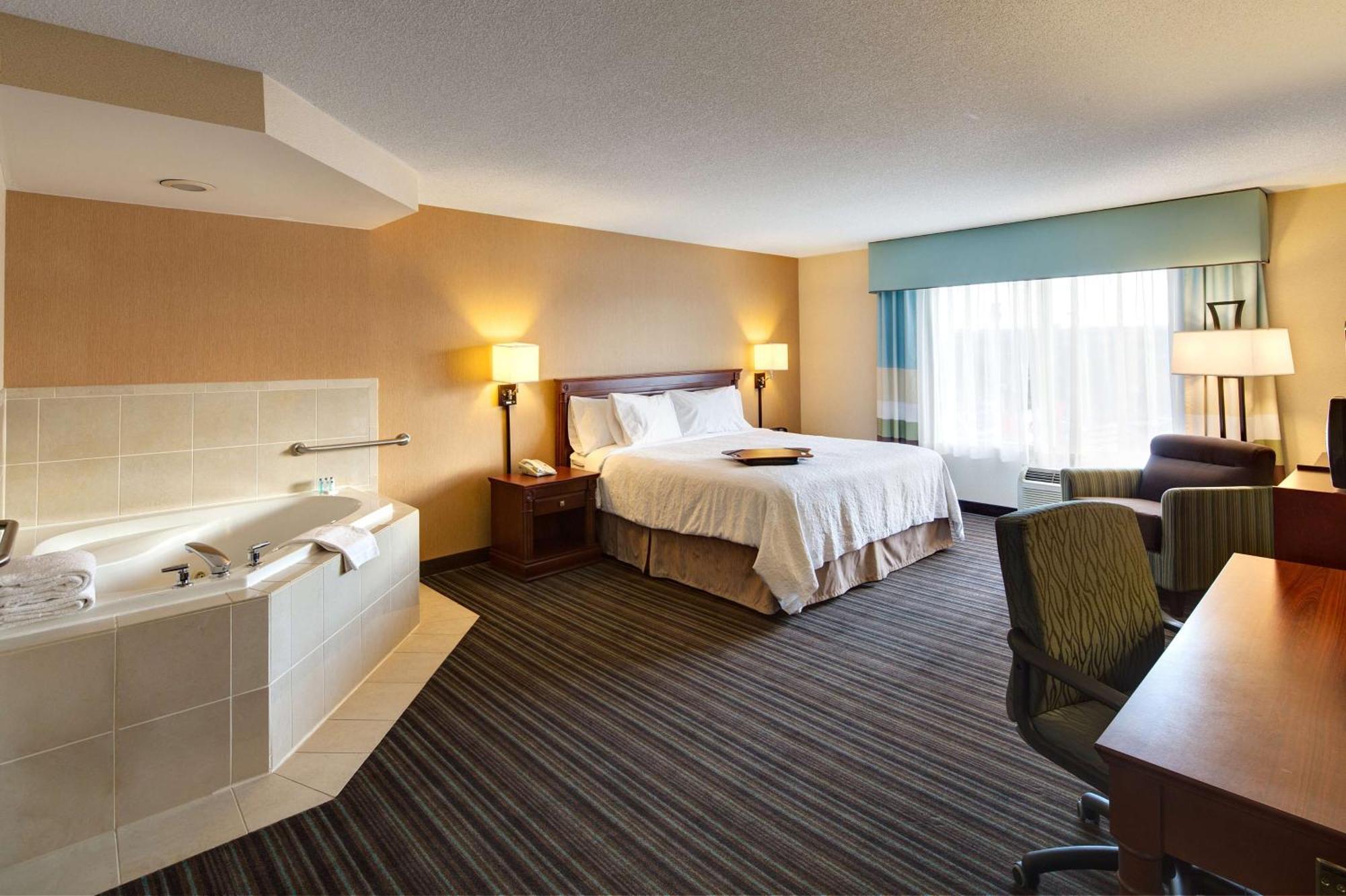 Hampton Inn & Suites By Hilton Toronto Airport Mississauga Bagian luar foto