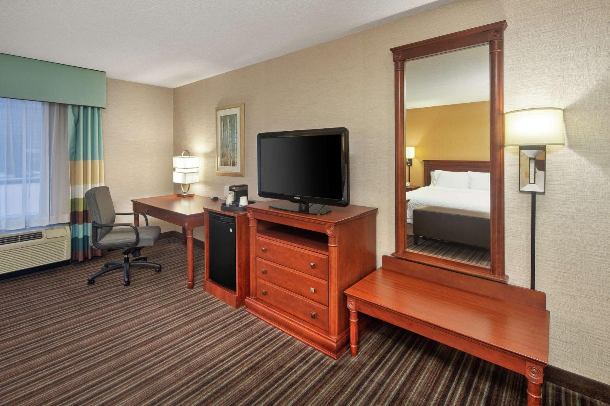 Hampton Inn & Suites By Hilton Toronto Airport Mississauga Bagian luar foto