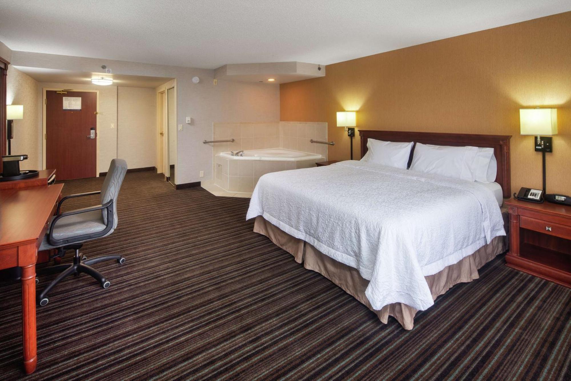 Hampton Inn & Suites By Hilton Toronto Airport Mississauga Bagian luar foto