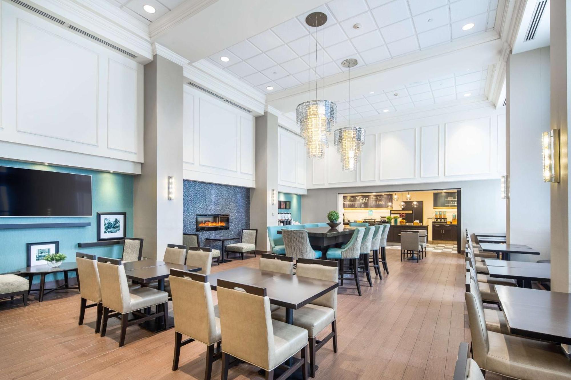 Hampton Inn & Suites By Hilton Toronto Airport Mississauga Bagian luar foto