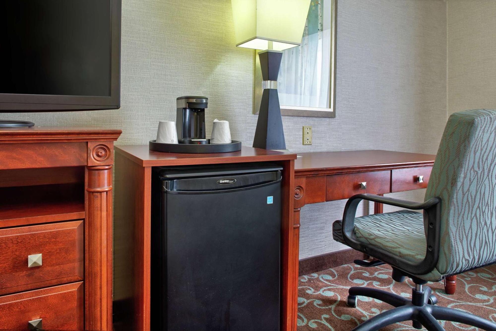 Hampton Inn & Suites By Hilton Toronto Airport Mississauga Bagian luar foto