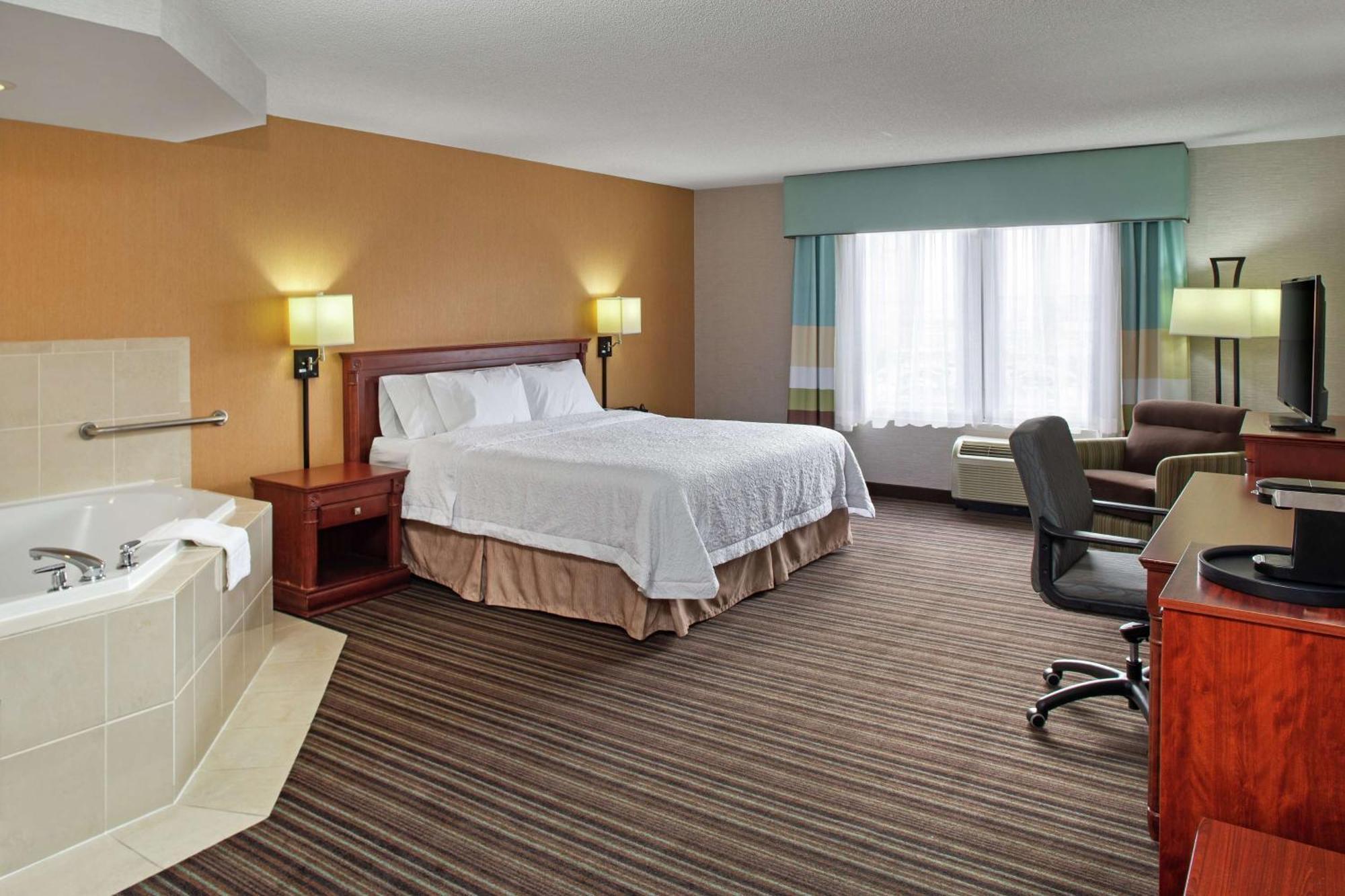 Hampton Inn & Suites By Hilton Toronto Airport Mississauga Bagian luar foto