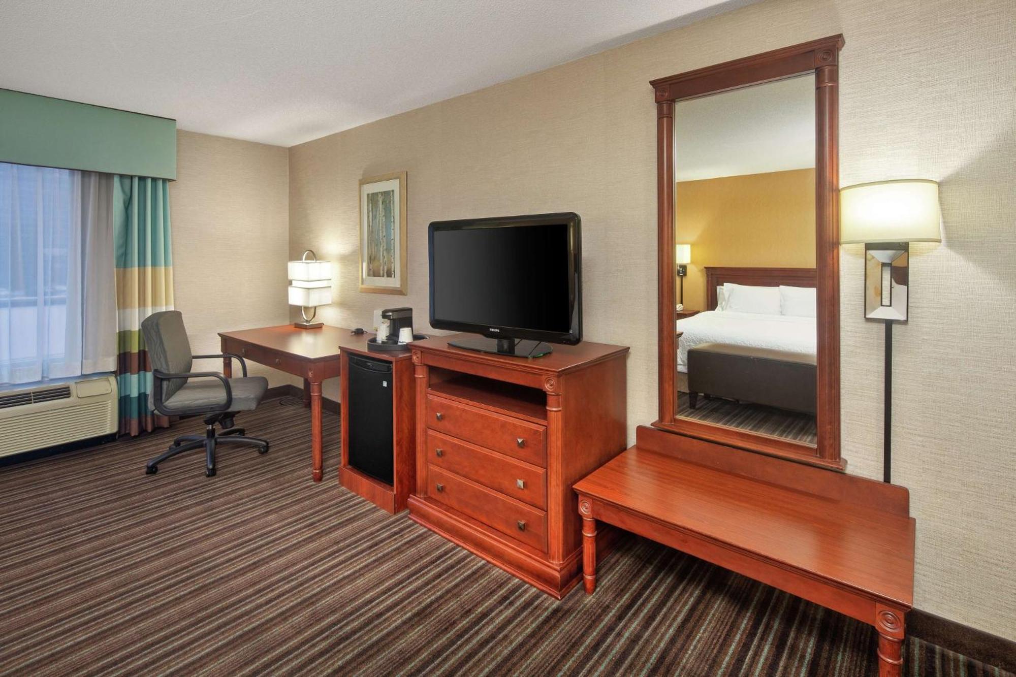 Hampton Inn & Suites By Hilton Toronto Airport Mississauga Bagian luar foto